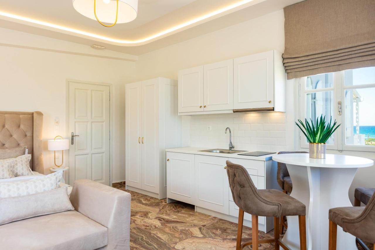 Pinelopi Beach Suites เยโอริยิอูโปลิส ภายนอก รูปภาพ