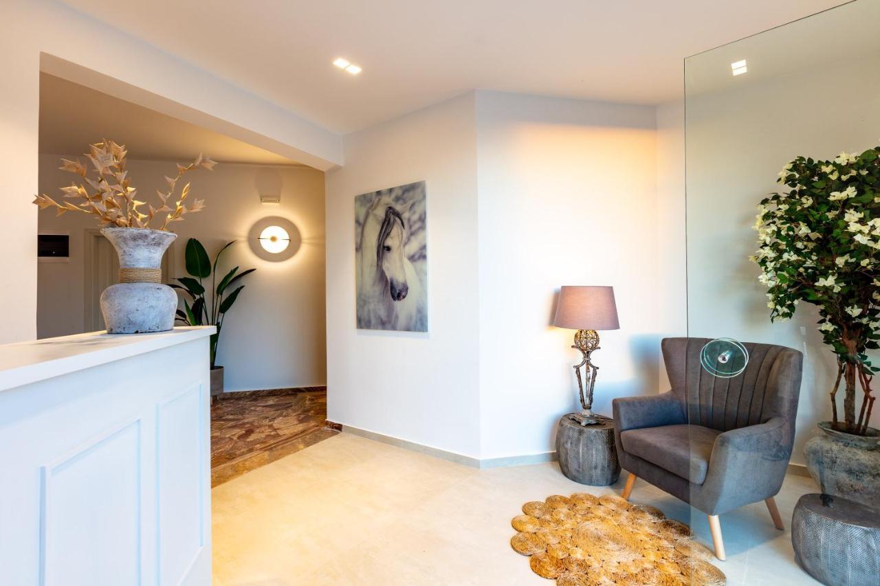 Pinelopi Beach Suites เยโอริยิอูโปลิส ภายนอก รูปภาพ