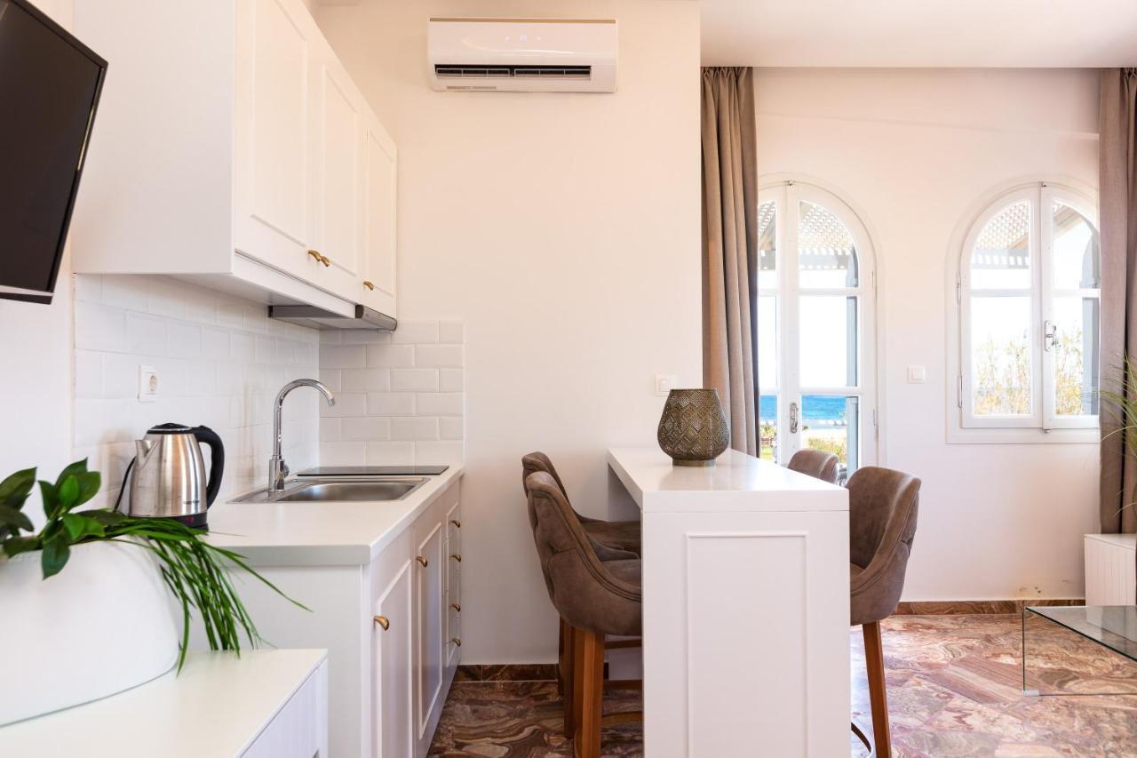 Pinelopi Beach Suites เยโอริยิอูโปลิส ภายนอก รูปภาพ