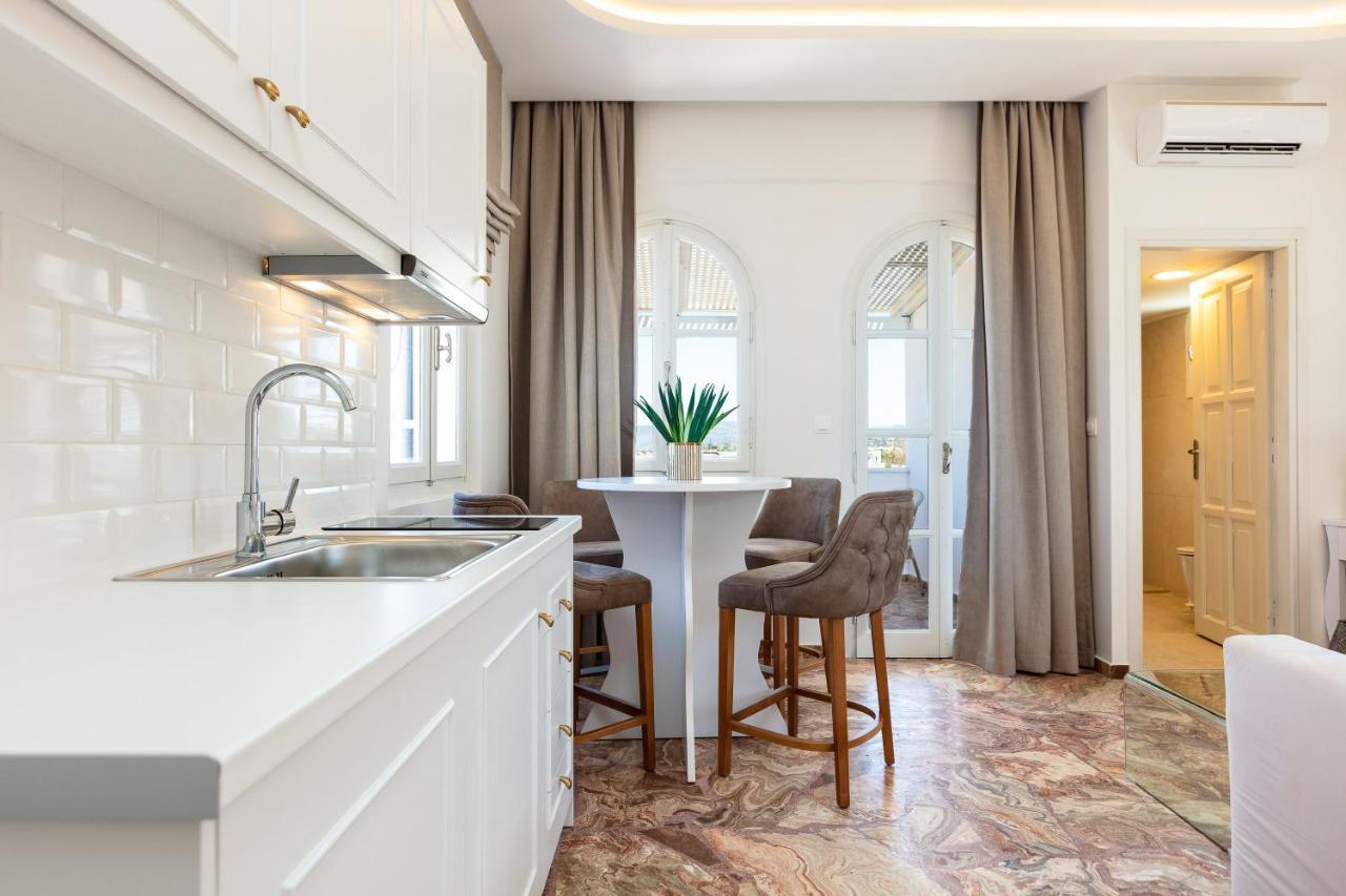 Pinelopi Beach Suites เยโอริยิอูโปลิส ภายนอก รูปภาพ