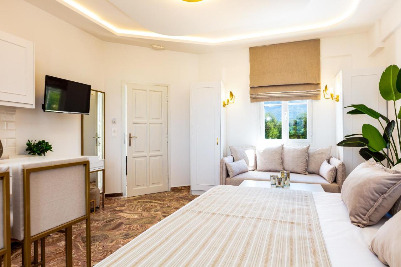 Pinelopi Beach Suites เยโอริยิอูโปลิส ภายนอก รูปภาพ