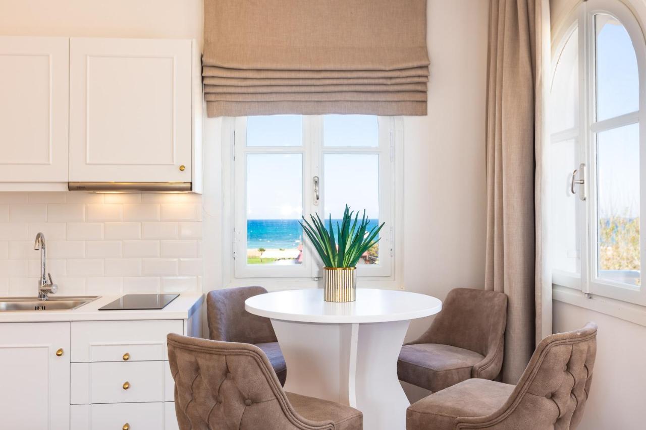 Pinelopi Beach Suites เยโอริยิอูโปลิส ภายนอก รูปภาพ